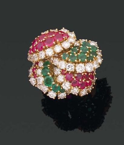 Grande BAGUE en forme de bouquet de plumes...