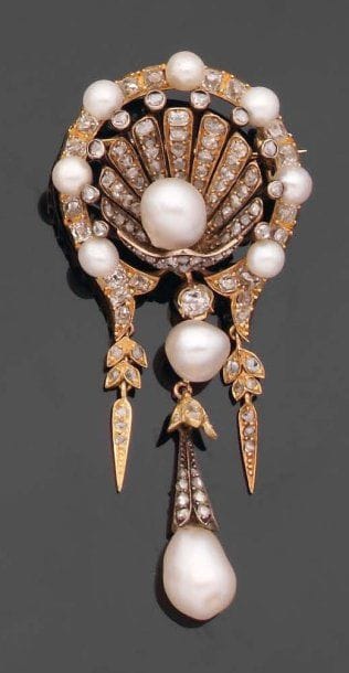 BROCHE articulée en forme de coquillage rehaussée...