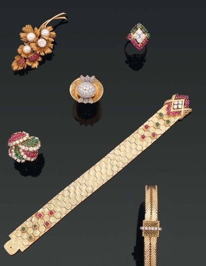MAUBOUSSIN. Années 1960. Parure en or jaune...