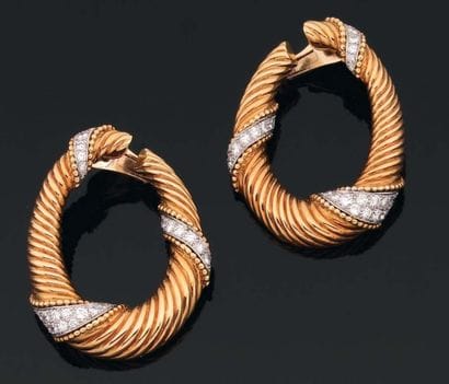 VAN CLEEF & ARPELS. Années 1970. PAIRE DE...