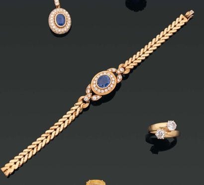 CARTIER. Années 1980. BRACELET souple composé...