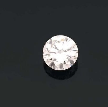 BAGUE ornée d'un diamant brillanté monté...