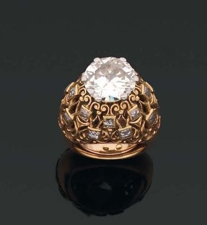 CARTIER. Années 1950. BAGUE chevalière dôme...