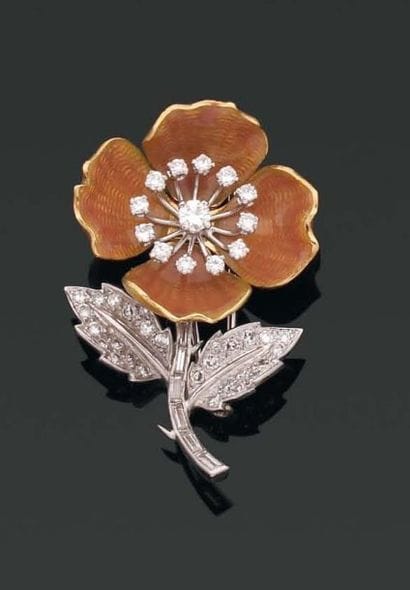 BOUCHERON. Années 1960. BROCHE églantine...