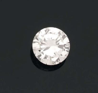 BAGUE ornée d'un diamant brillanté monté...