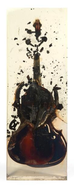 ARMAN
Violon calciné, 1970
Violon calciné;...