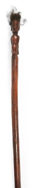 CANNE DE SORCIER «Datu» en bois sculptée...