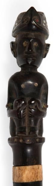 CANNE DE CHAMANE ou de sorcier «Datu» sculptée...