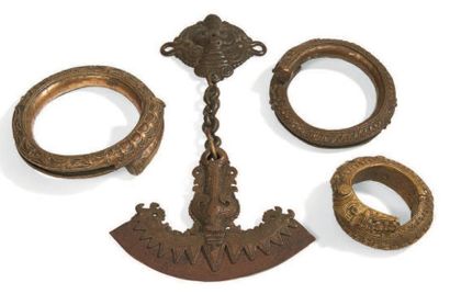 LOT composé de quatre ornements anciens en...