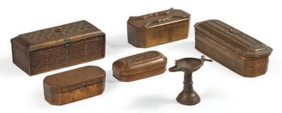 LOT composé de six boites et containers en...