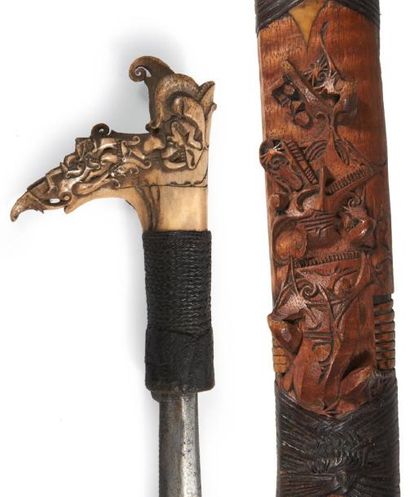 SABRE «Mandaau» à la poignée sculptée en...