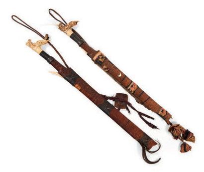 LOT composé de deux sabres «Mandaau» aux...