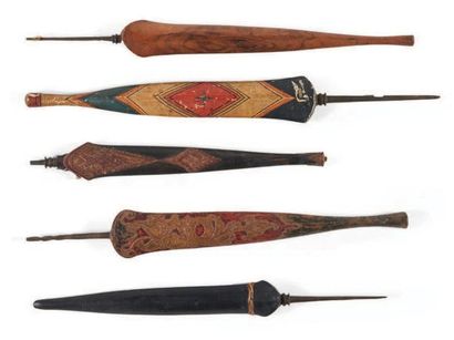 LOT composé de cinq pointes de lances en...