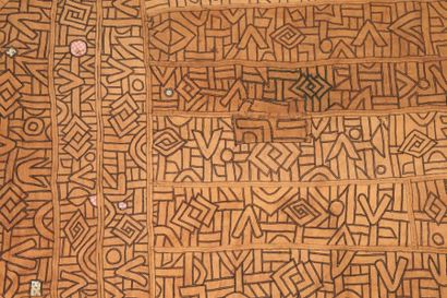 NTCHAK KUBA ZAÏRE. RDC. Grand tissu ocre...