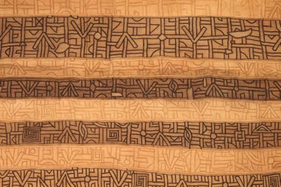 NTCHAK KUBA ZAÏRE. RDC. Grand tissu ocre...