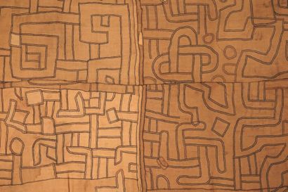 NTCHAK KUBA ZAÏRE. RDC. Grand tissu ocre...