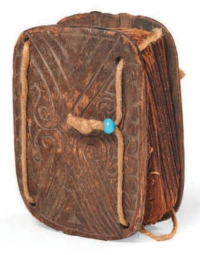 LIVRE DE DIVINATION «Pustaha» en bois et...