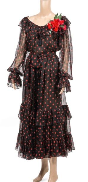 YVES SAINT LAURENT HAUTE COUTURE CIRCA 1977
Ensemble...