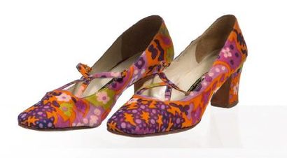 René MANCINI circa 1960
Paire d'escarpins...