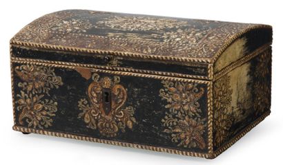 COFFRET à dessus bombé à décor a pastilla...