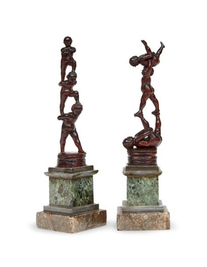 RARE PAIRE DE GROUPES d'enfants acrobates...