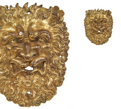 PAIRE DE MASCARONS en bronze ciselé et doré...