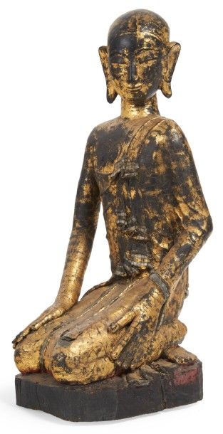 STATUETTE en bois laqué or et rouge d'adorant...