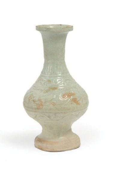 VASE balustre en grès émaillé céladon clair...