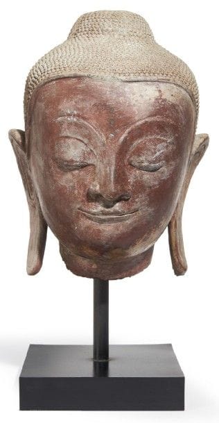 TÊTE DE BOUDDHA en laque sèche à traces de...