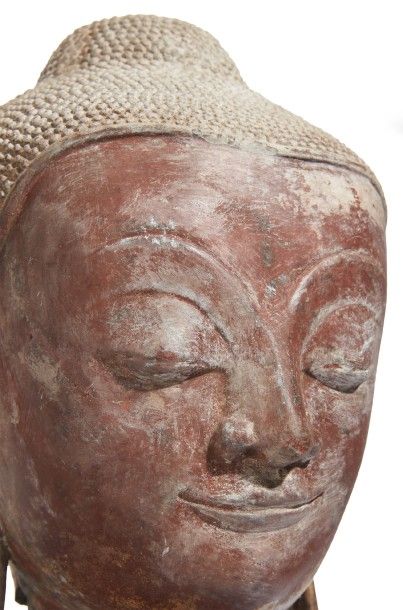 TÊTE DE BOUDDHA en laque sèche à traces de...