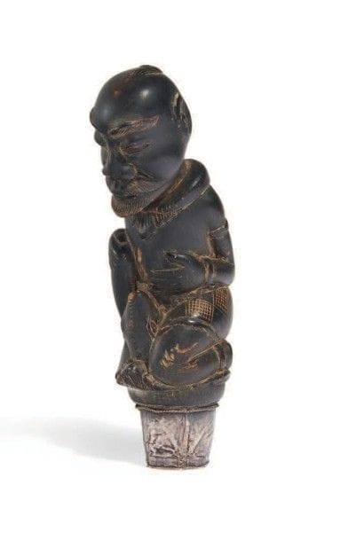 MANCHE DE KRISS en corne de buffle sculptée,...