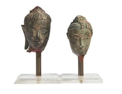 DEUX PETITES TÊTES de Bouddha les yeux fermés...