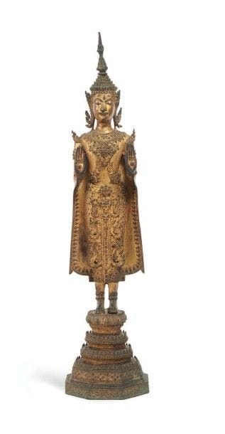 STATUETTE en bronze laqué or de Bouddha debout...