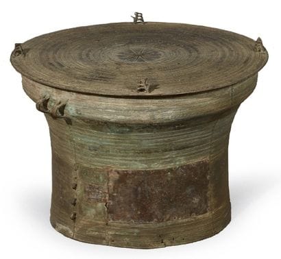 TAMBOUR DE PLUIE en bronze à patine verte...