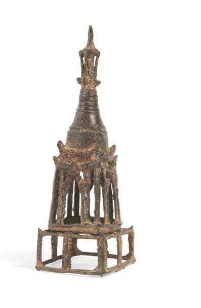 STUPA en bronze à patine brune et traces...