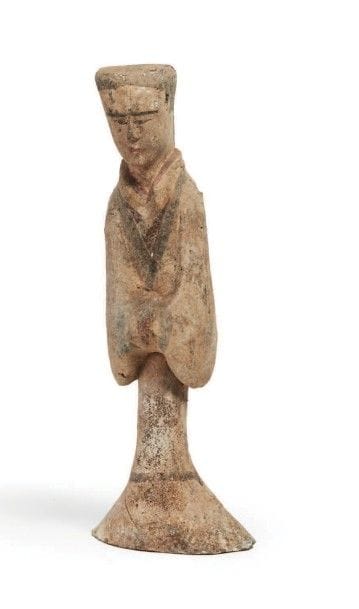 STATUETTE en terre cuite de dame de cour...