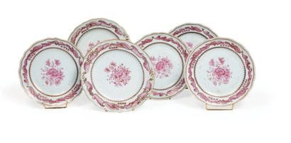 CHINE

SUITE DE SIX ASSIETTES en porcelaine...