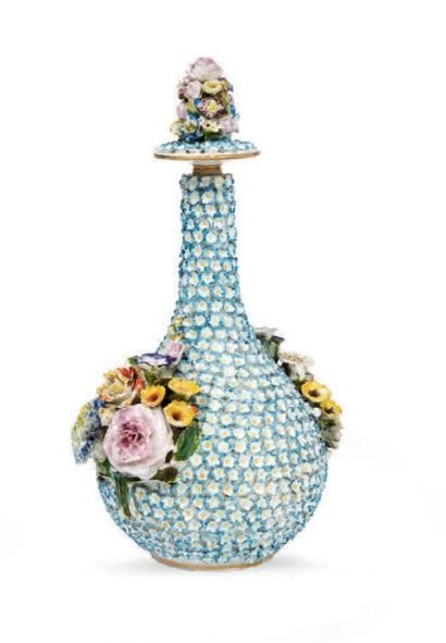 PARIS

VASE piriforme couvert à décor de...