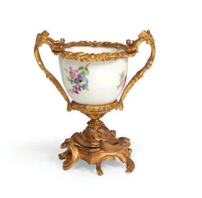 SÈVRES

CORPS DE POT À SUCRE en porcelaine...