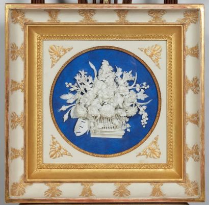 Paris.

DEUX BAS-RELIEFS en biscuit représentant...