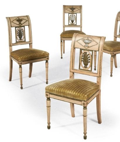 SUITE DE QUATRE PETITES CHAISES à dossier...