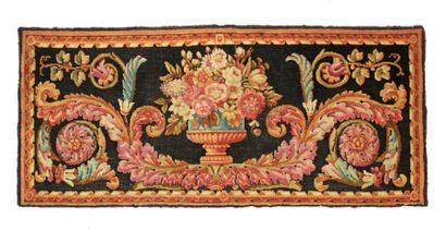 SAVONNERIE

TAPIS à décor polychrome sur...
