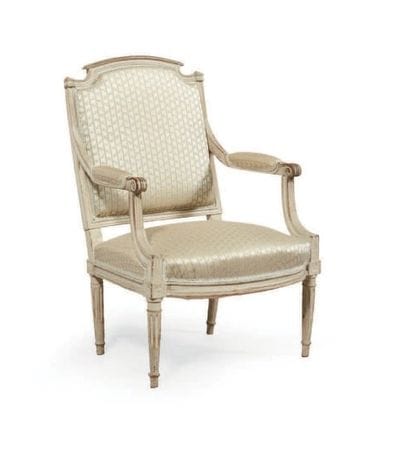 FAUTEUIL à dossier en chapeau de gendarme,...
