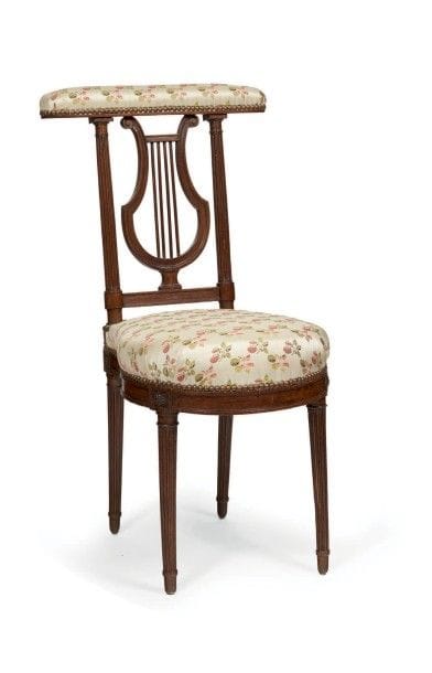 *CHAISE dite ponteuse en bois naturel à dossier...