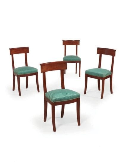 SUITE DE QUATRE CHAISES à dossier bandeau,...