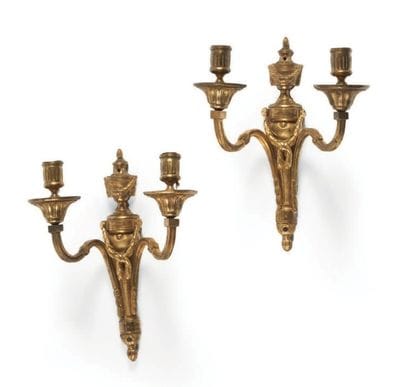 *PAIRE D'APPLIQUES en bronze ciselé et doré...