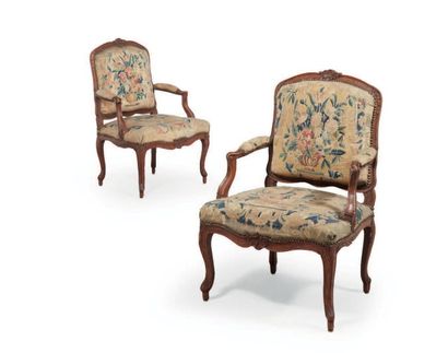 PAIRE DE FAUTEUILS à dossier plat en bois...