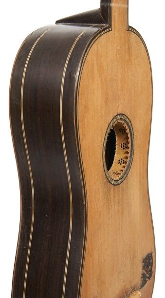 GUITARE BAROQUE FABRIQUÉE EN 1681 PAR LE...