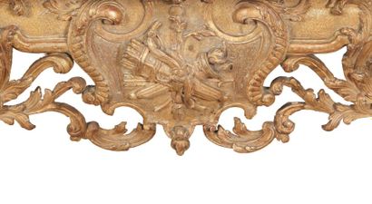 CONSOLE en bois doré mouluré et sculpté de...
