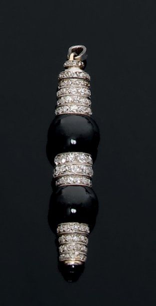 Property of a lady. Rare pendentif oblong...